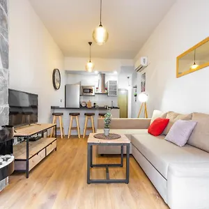 cozy-apartment-w-private-parking-malaga-center.1costadelsol.com/