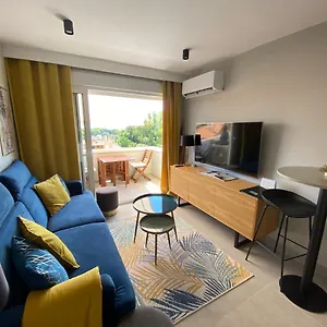 duplex-renovado-de-lujo-marbella-dunas-de-artola.1costadelsol.com/