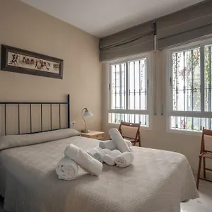 Apartamento Rentalsevilla Moderno Y Comodo En Santa Cruz Con Parking, Sevilla